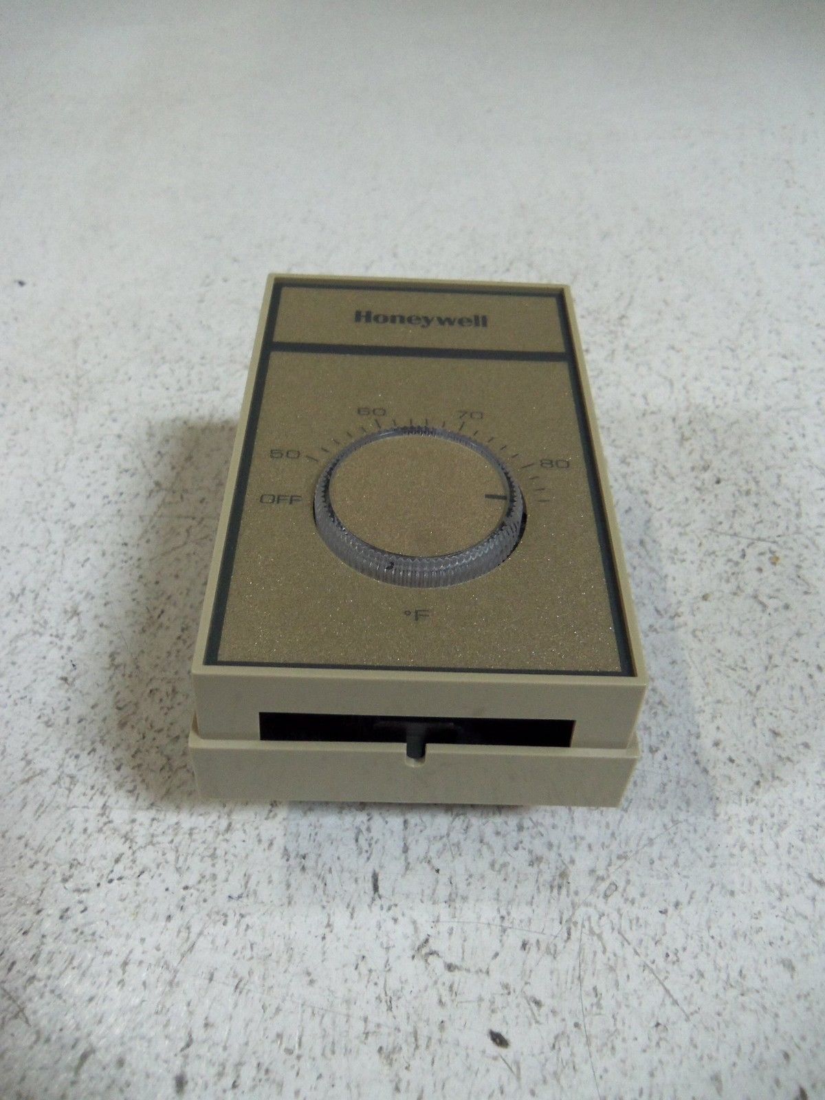 HONEYWELL LINE VOLT THERMOSTAT T451B-3004 *NEW IN BOX*