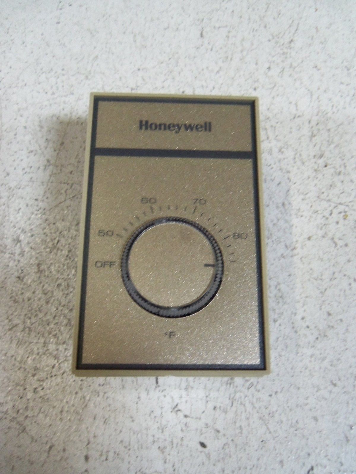 HONEYWELL LINE VOLT THERMOSTAT T451B-3004 *NEW IN BOX*