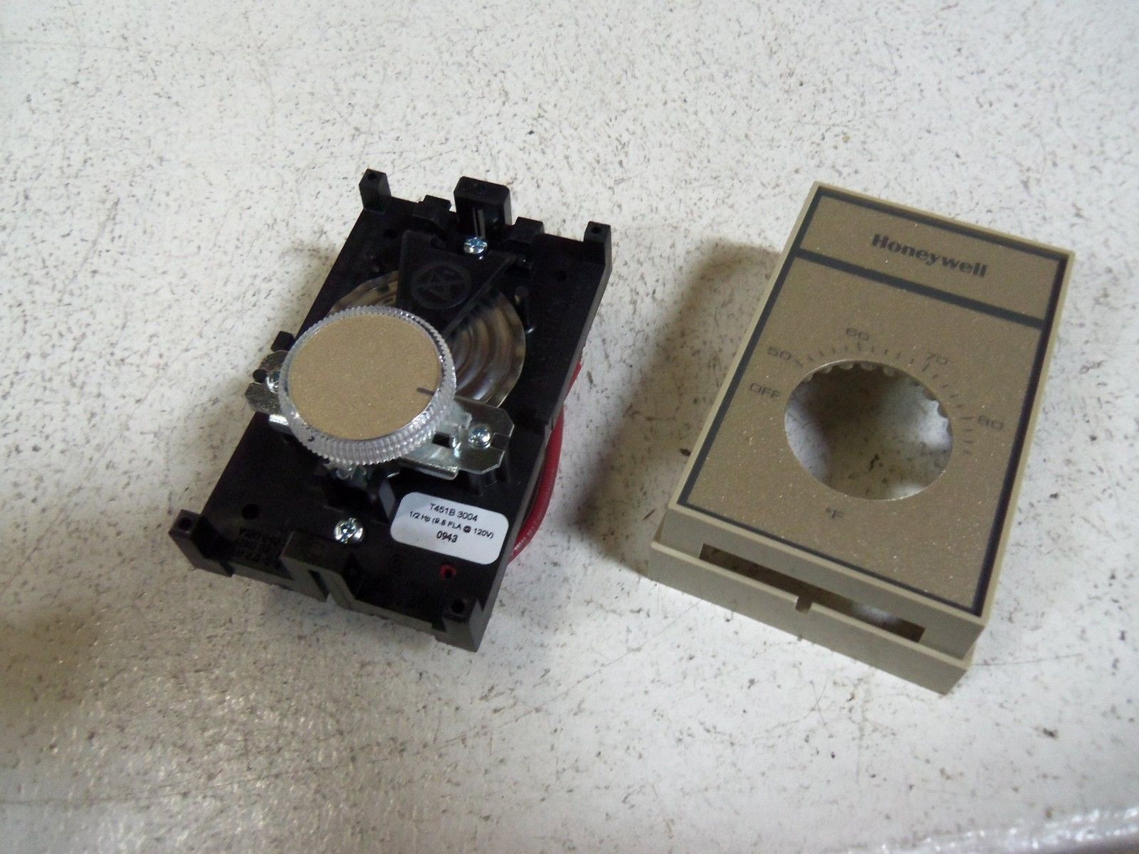 HONEYWELL LINE VOLT THERMOSTAT T451B-3004 *NEW IN BOX*