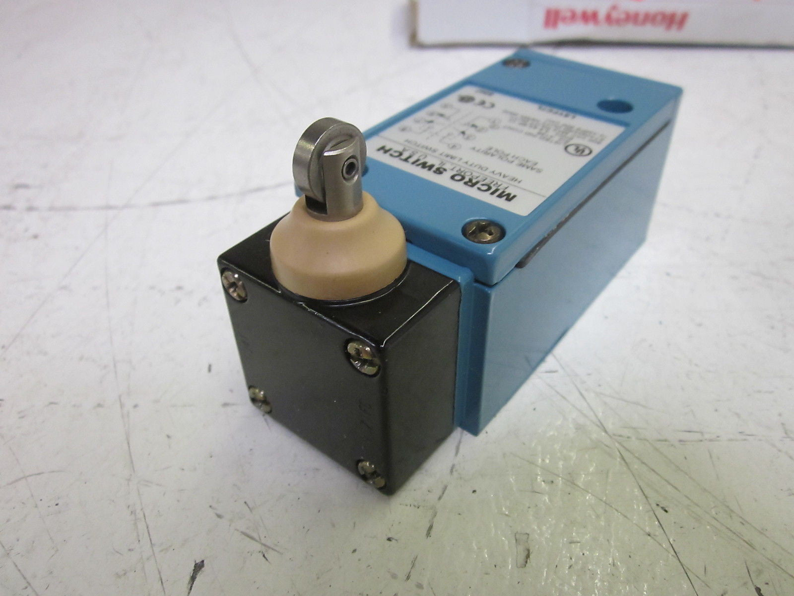HONEYWELL LSYFC7L LIMIT SWITCH *NEW IN BOX*
