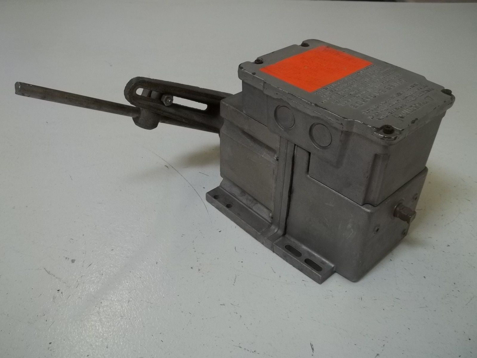 HONEYWELL M7285C1009 MODUTROL IV MOTOR (AS PICTURED) *USED*