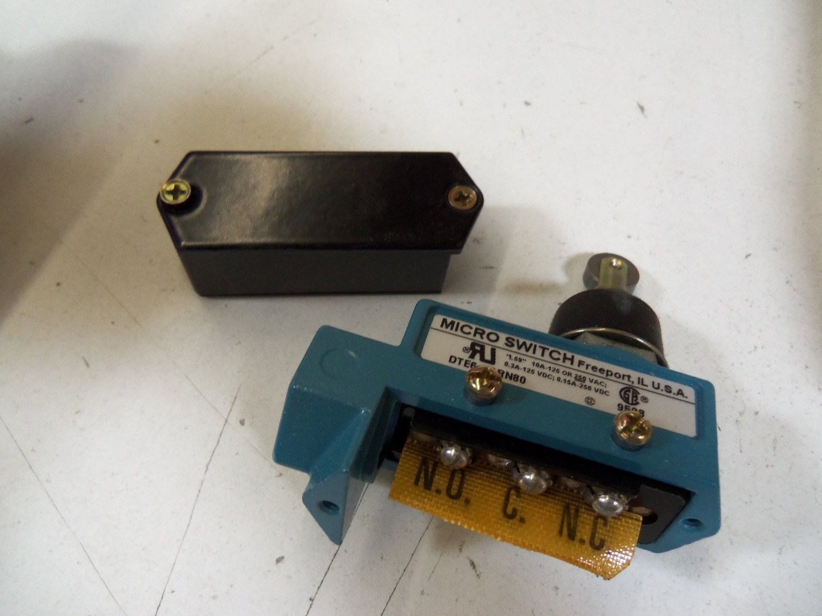 HONEYWELL DTE6-2RN80 LIMIT SWITCH *NEW IN BOX*