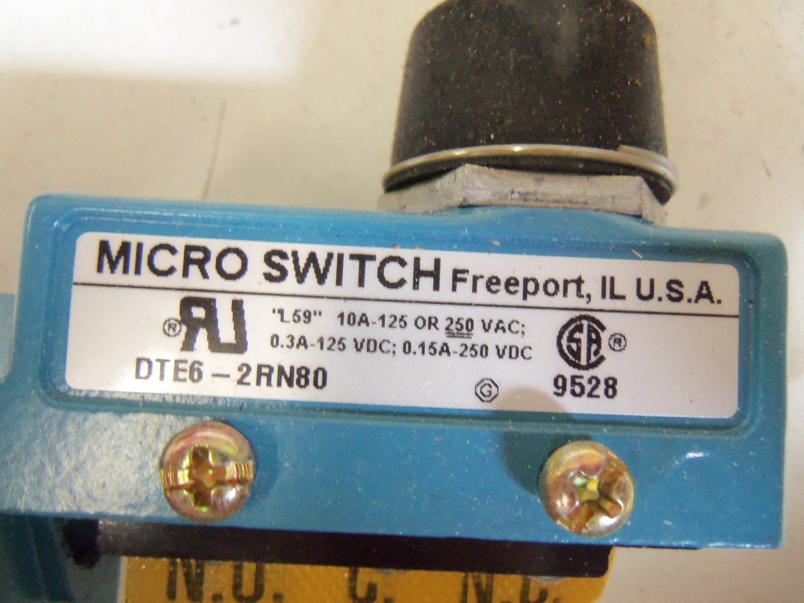 HONEYWELL DTE6-2RN80 LIMIT SWITCH *NEW IN BOX*