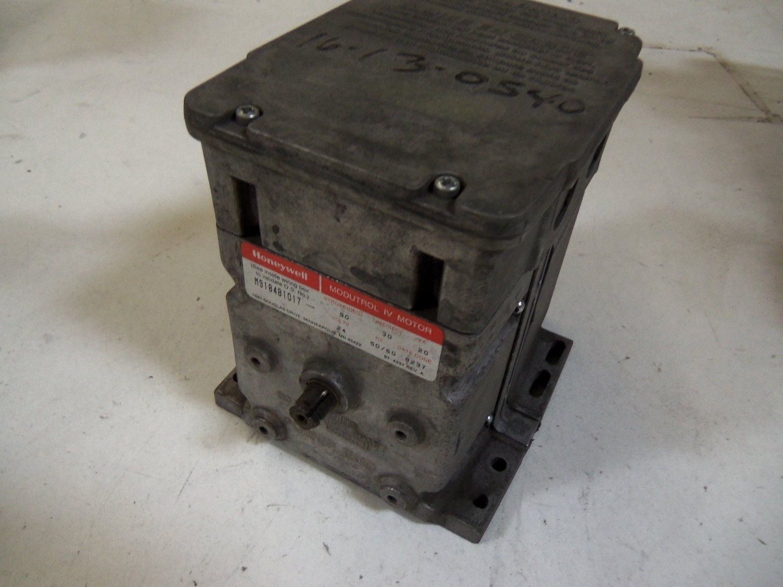 HONEYWELL MODUTROL IV MOTOR M9184B1017 *USED*