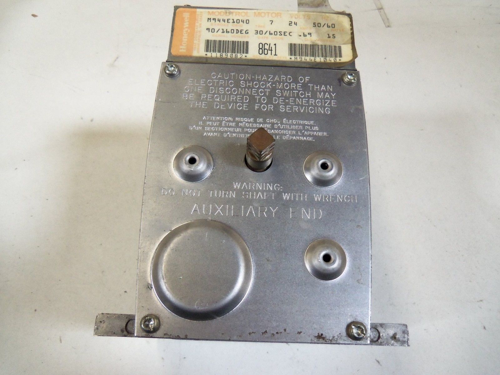HONEYWELL M944E1040 MODUTROL MOTOR 90/160 DEG 30/60 SEC .69A 15W *USED*