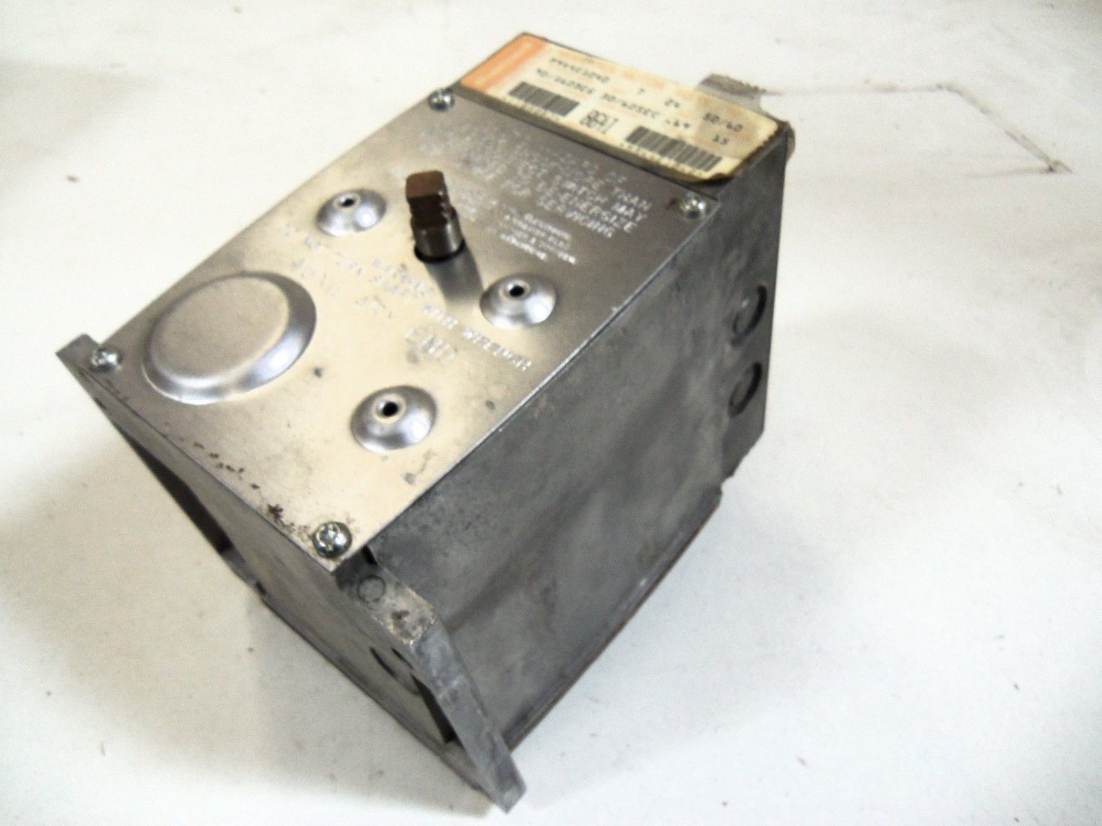 HONEYWELL M944E1040 MODUTROL MOTOR 90/160 DEG 30/60 SEC .69A 15W *USED*