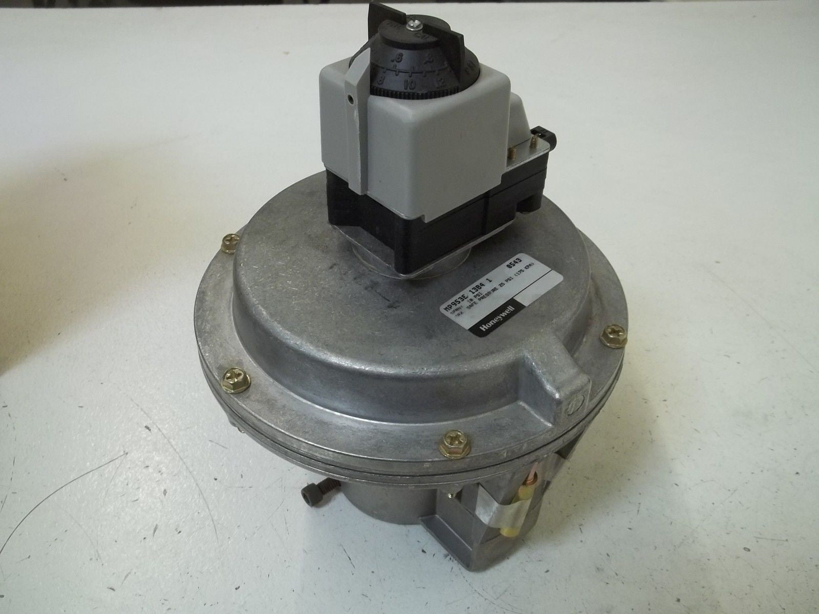 HONEYWELL MP953E13841 PNEUMATIC VALVE ACTUATOR *NEW IN BOX*