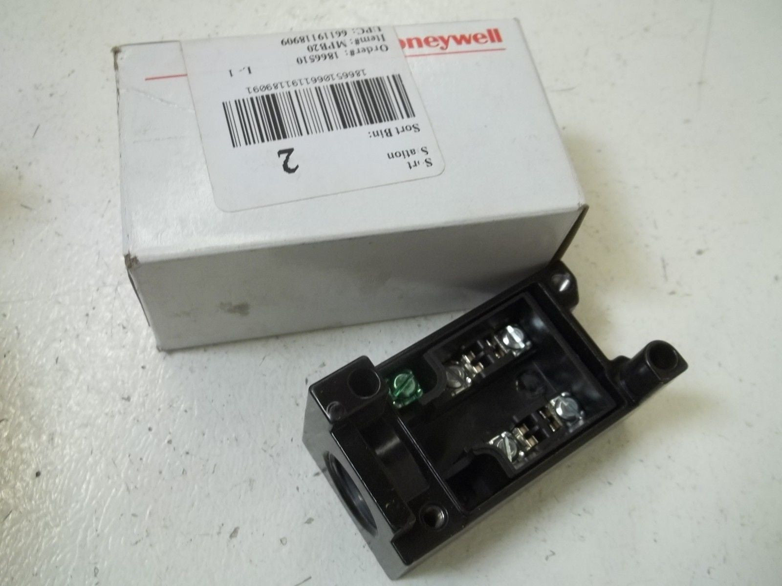 HONEYWELL MPB20 PHOTOELECTRIC RECEPTACLE *NEW IN BOX*