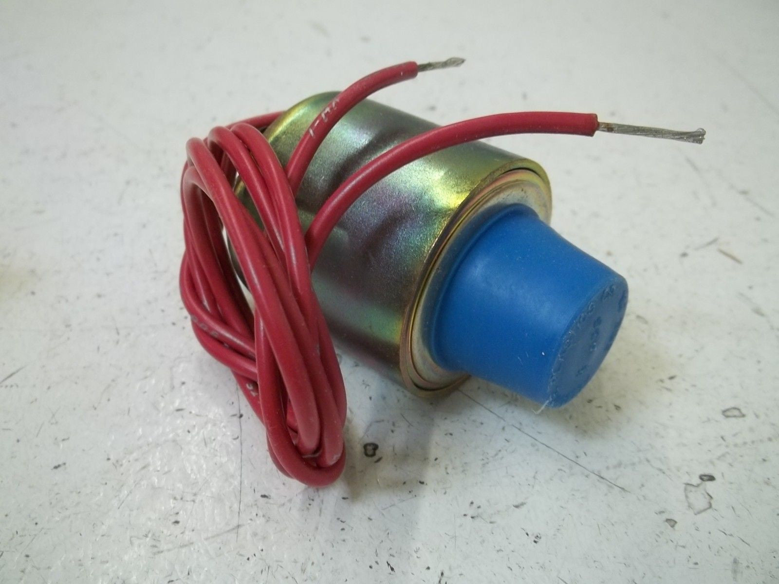 HONEYWELL PM3D4820 SOLENOID VALVE *NEW IN BOX*