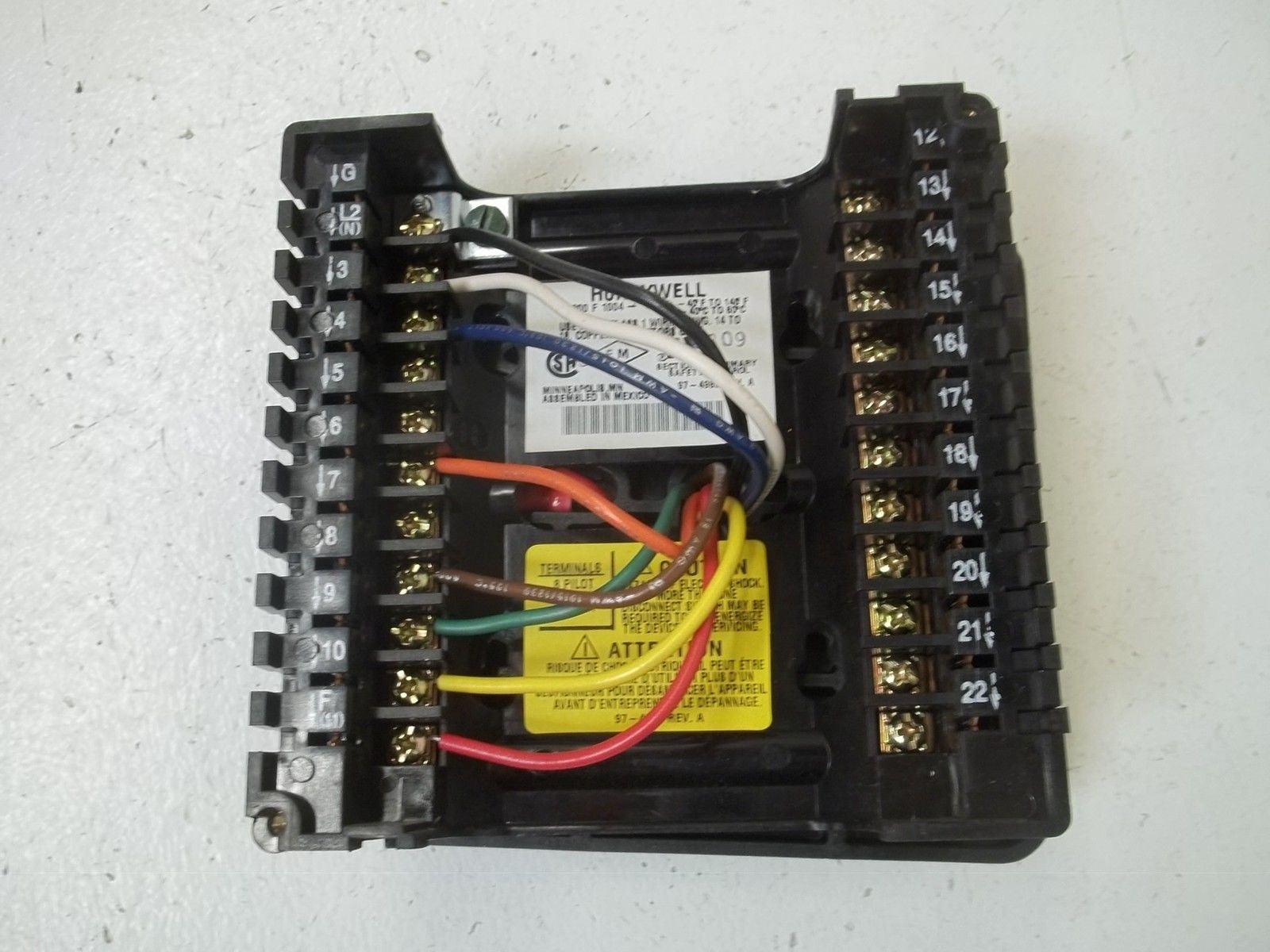 HONEYWELL Q7800F1004 ADAPTER SUBBASE *USED*