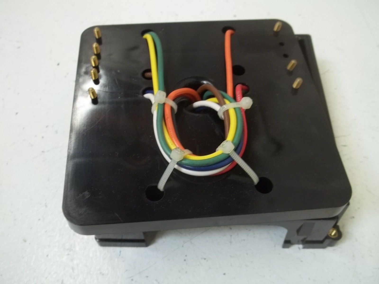 HONEYWELL Q7800F1004 ADAPTER SUBBASE *USED*