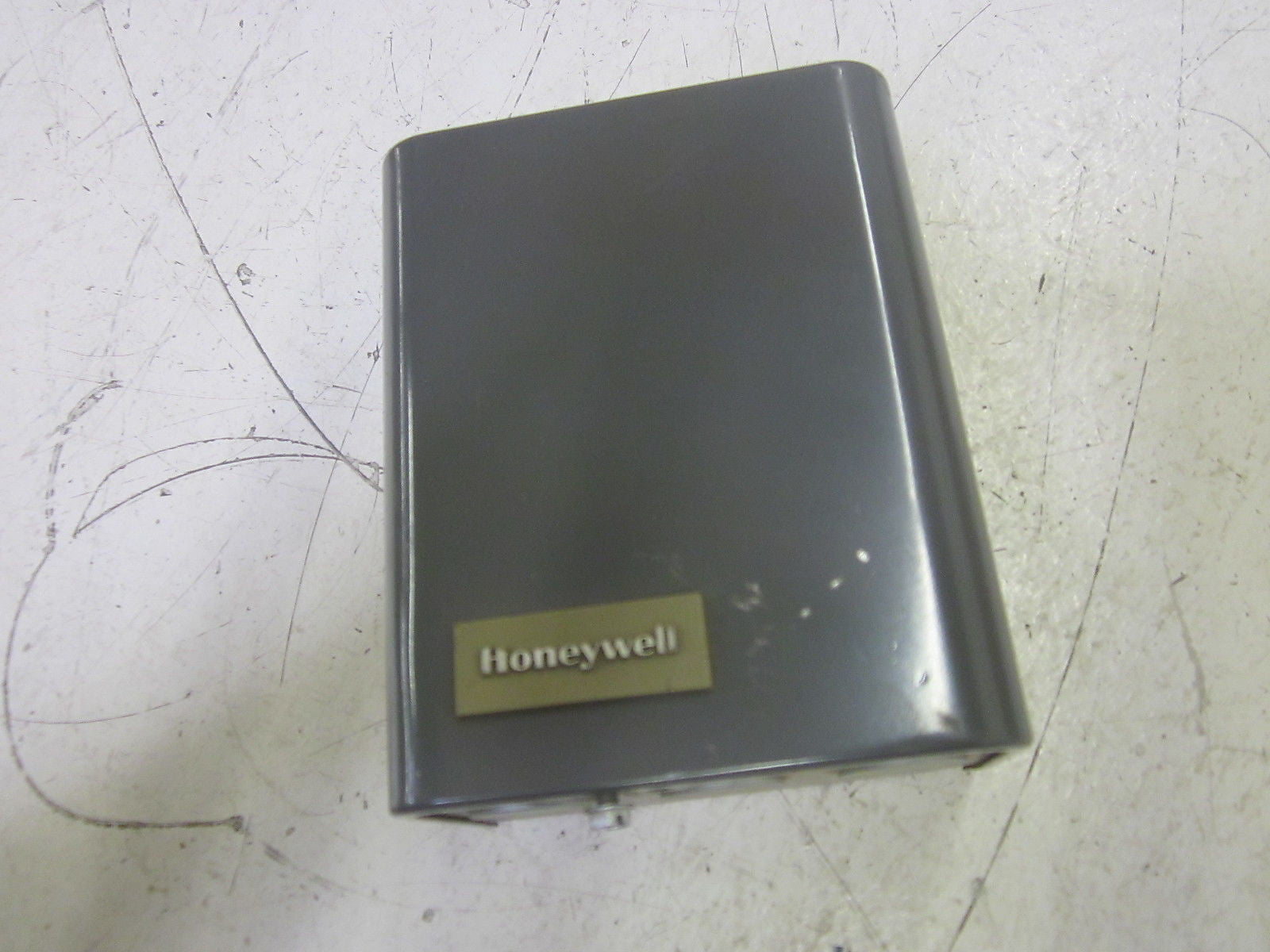 HONEYWELL R482B 1007 2 SWITCHING RELAY 120V  *USED*