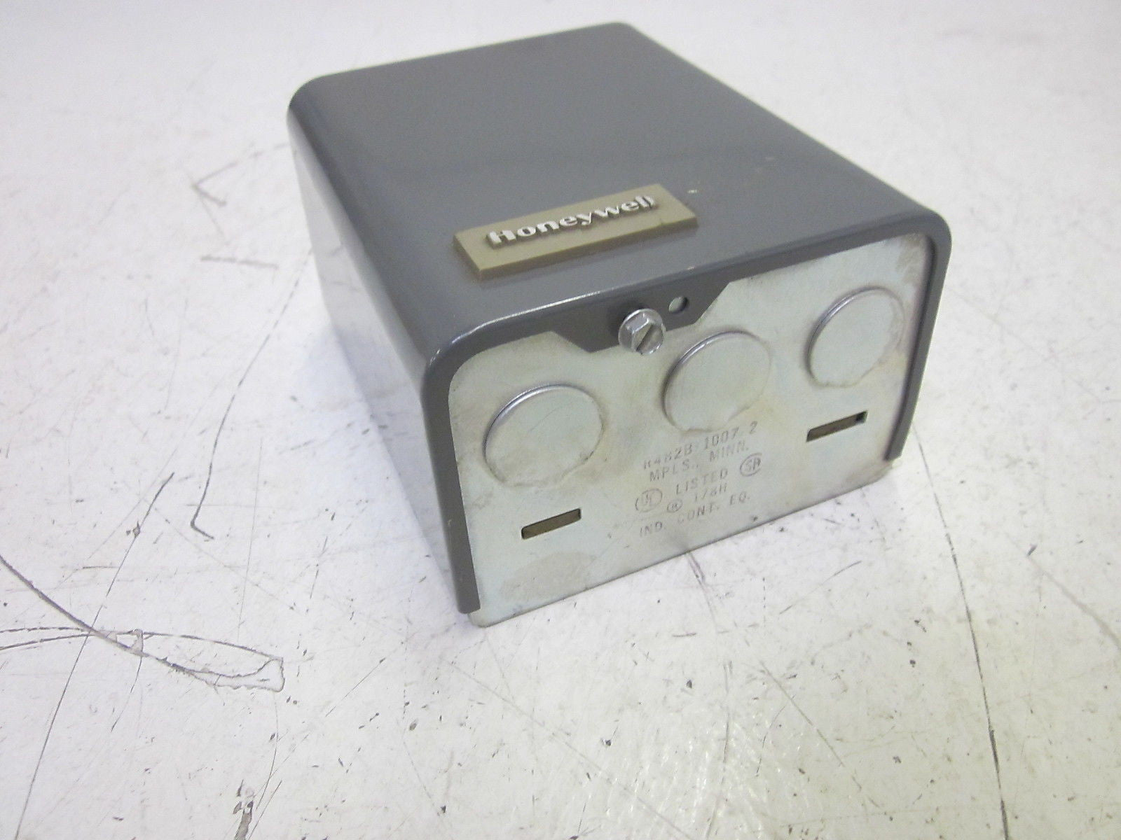 HONEYWELL R482B 1007 2 SWITCHING RELAY 120V  *USED*