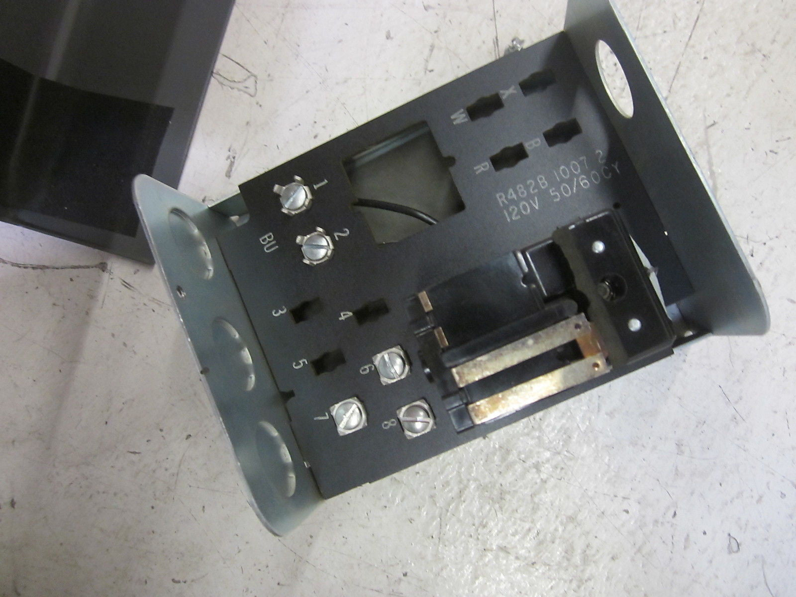 HONEYWELL R482B 1007 2 SWITCHING RELAY 120V  *USED*