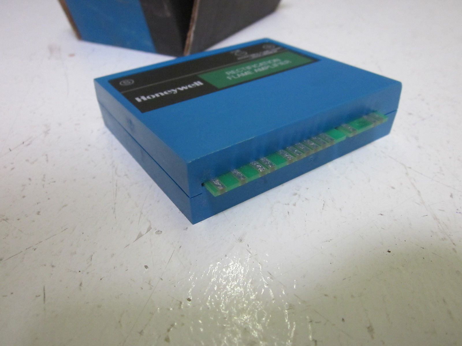 HONEYWELL R7847 A 1033 RECTIFICATION FLAME AMPLIFIER *NEW IN BOX*