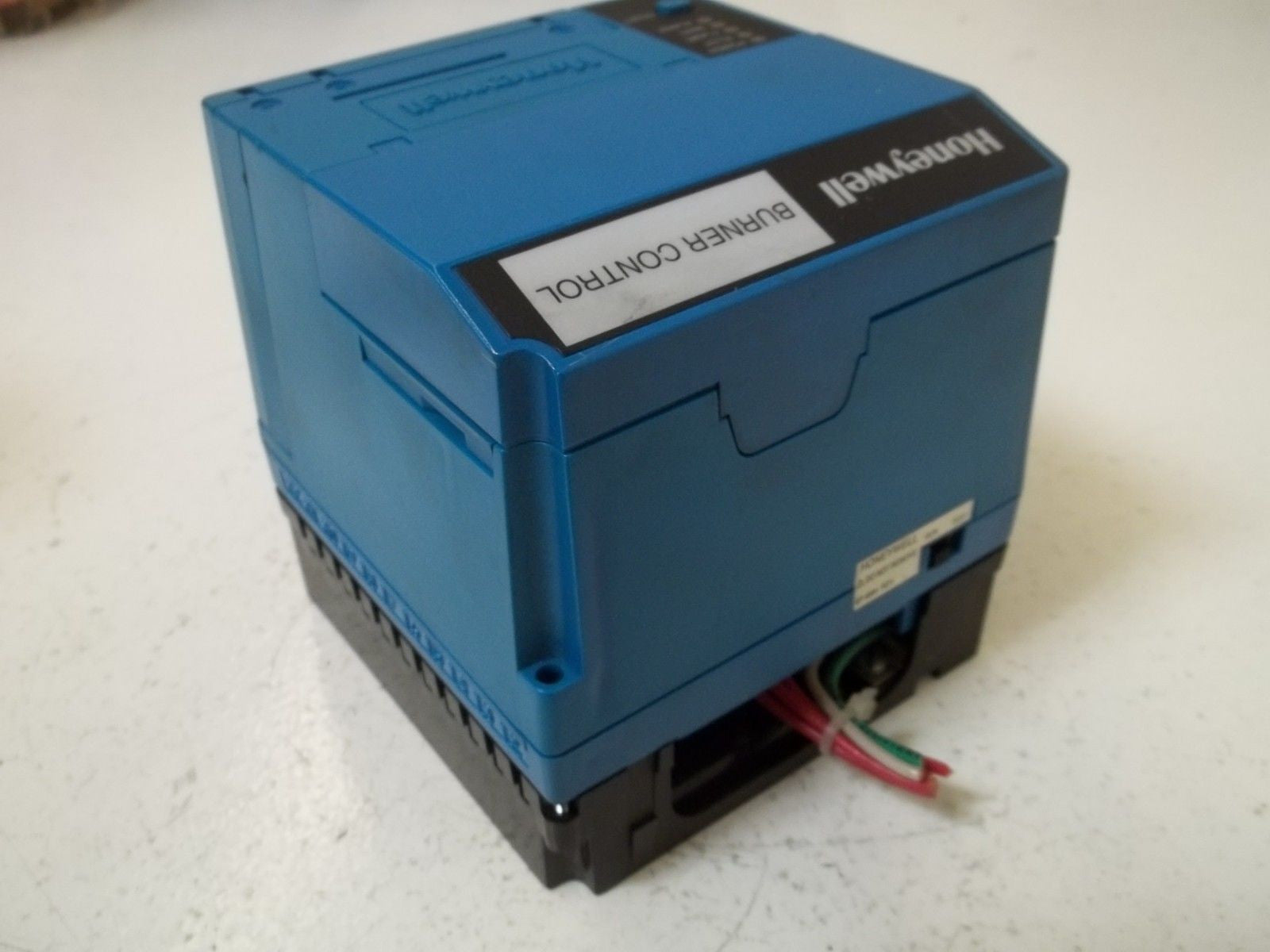 HONEYWELL RM7800G1018 (AS PICTURED) *USED*