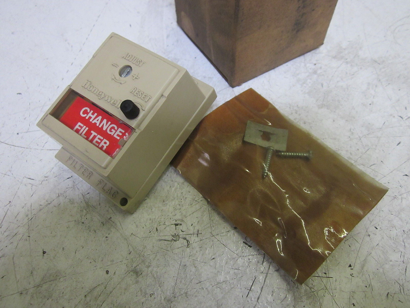 HONEYWELL S830A 1005 CLOGGED FILTER FLAG INDICATOR *NEW IN BOX*