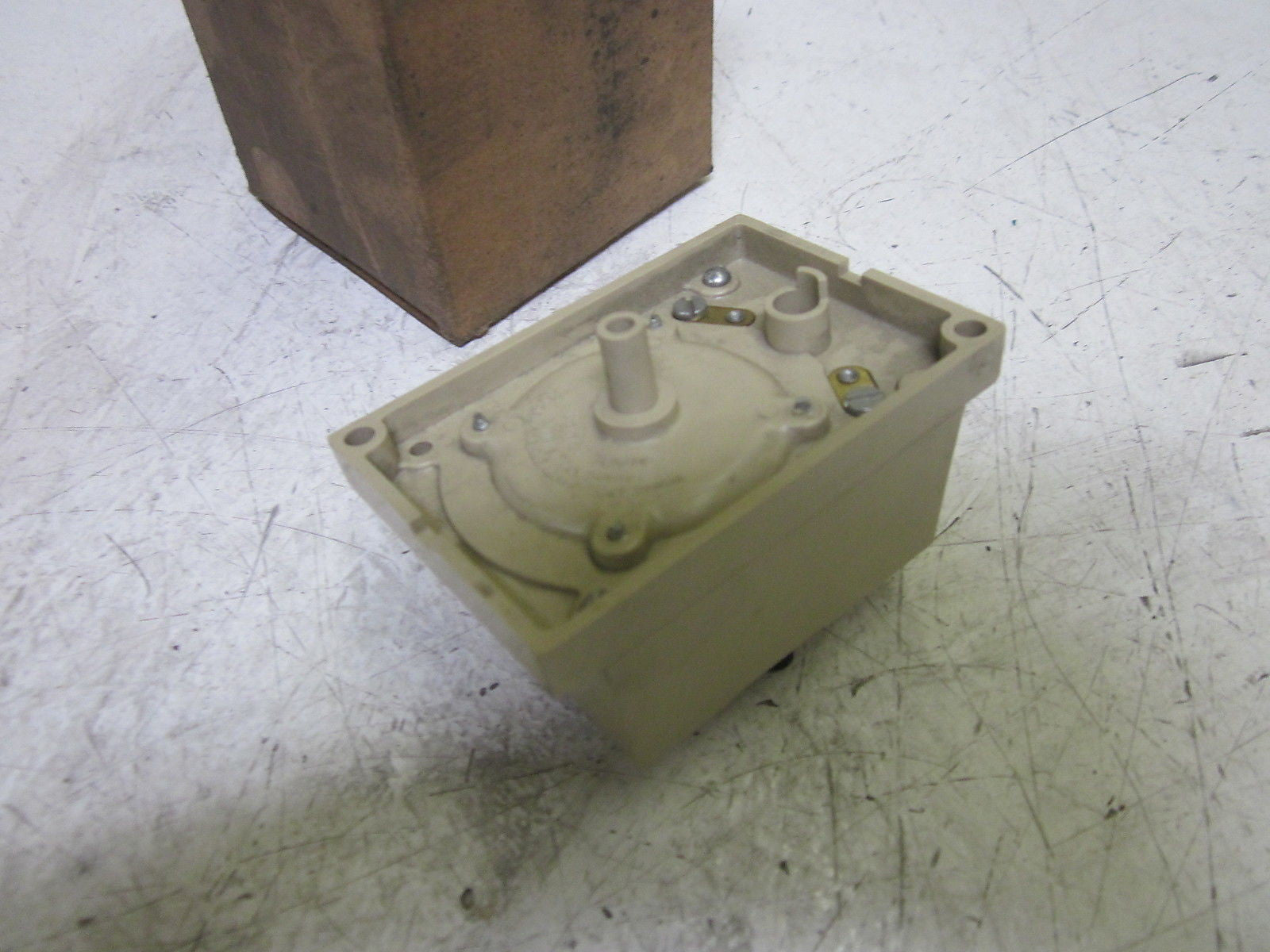 HONEYWELL S830A 1005 CLOGGED FILTER FLAG INDICATOR *NEW IN BOX*