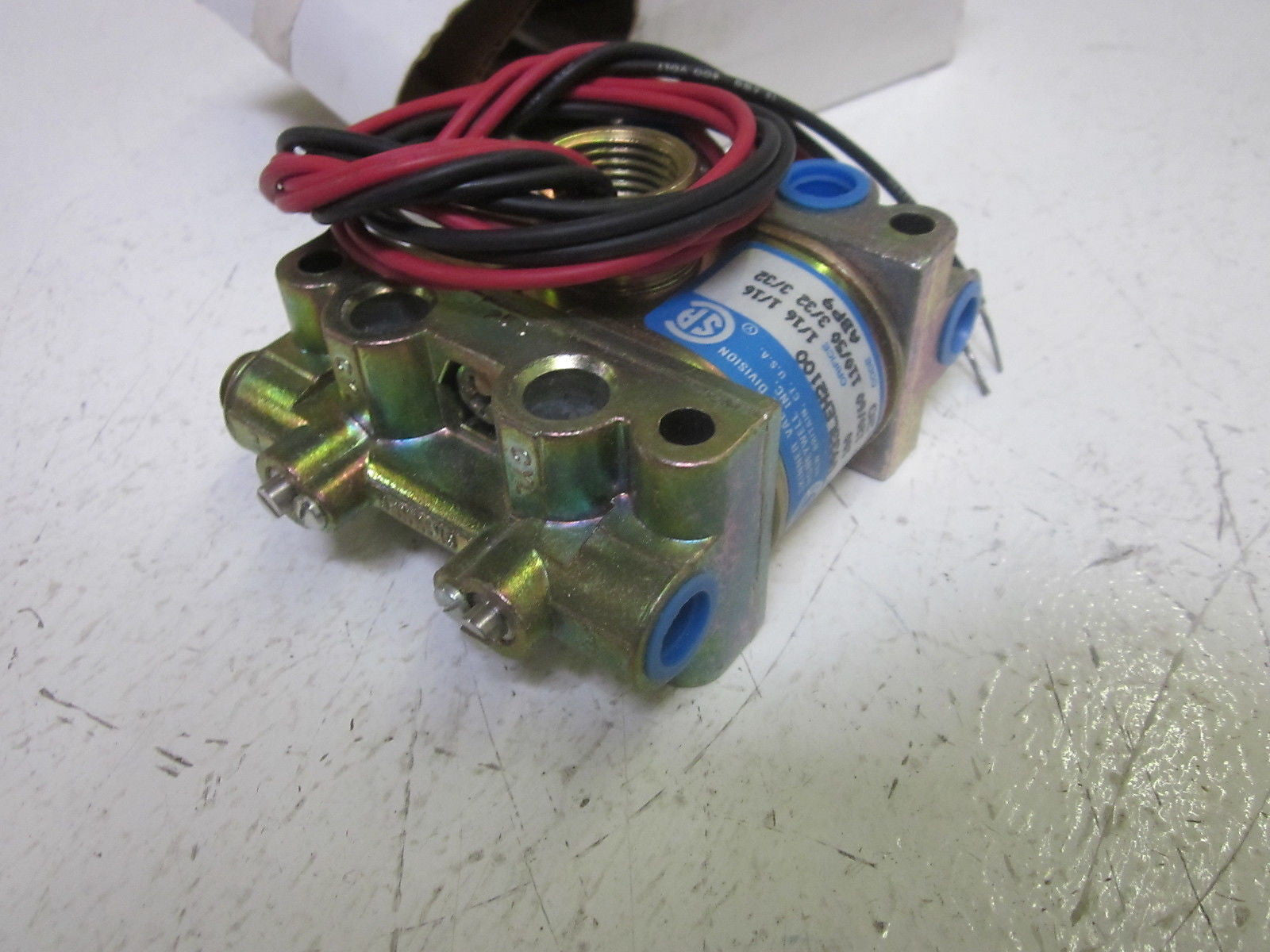 HONEYWELL SKINNER  V933LEH2100 SOLENOID VALVE 100PSI 120V *NEW IN BOX*