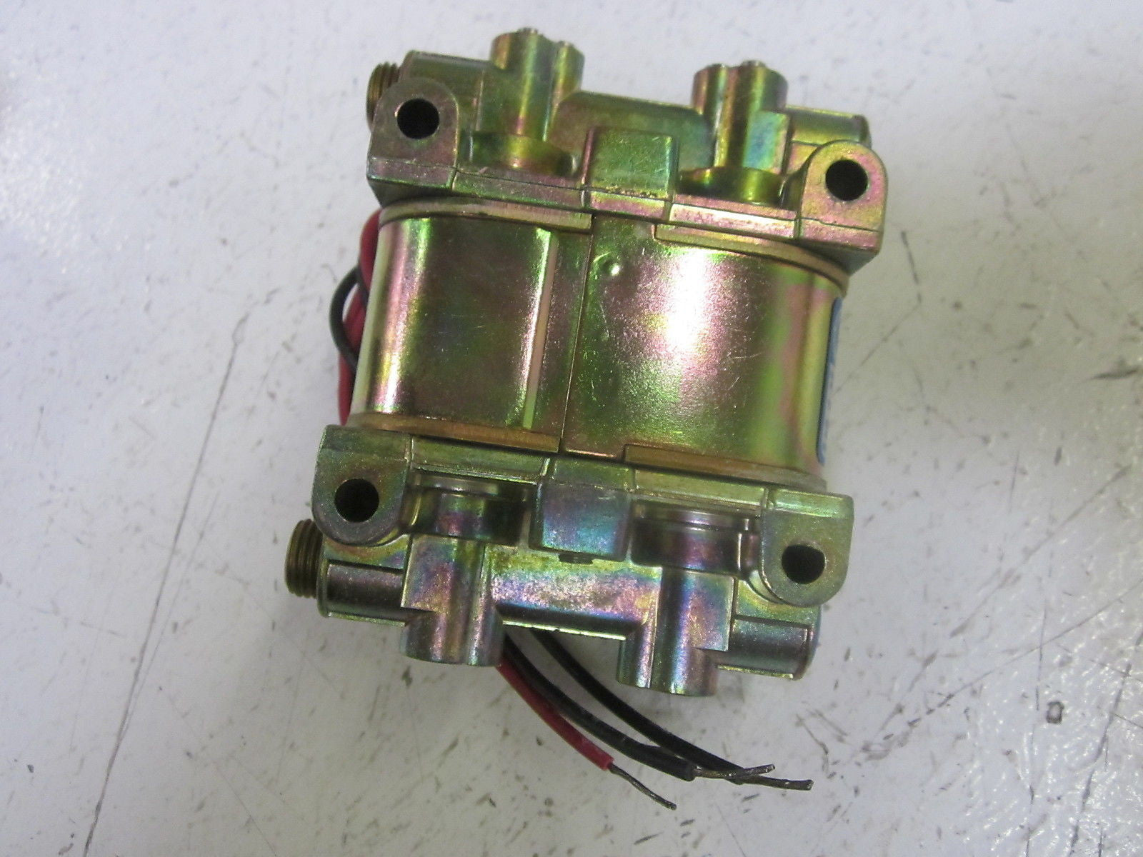 HONEYWELL SKINNER  V933LEH2100 SOLENOID VALVE 100PSI 120V *NEW IN BOX*