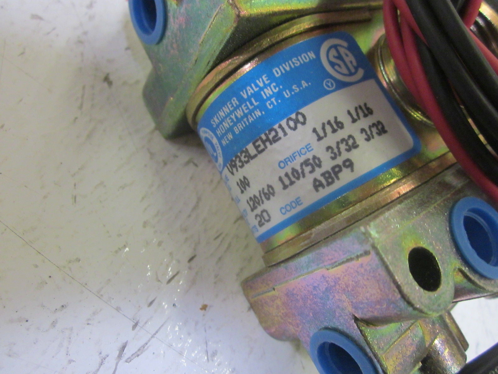 HONEYWELL SKINNER  V933LEH2100 SOLENOID VALVE 100PSI 120V *NEW IN BOX*