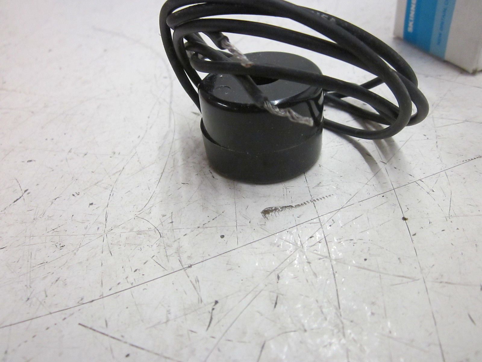HONEYWELL SKINNER VALVE CC.7731-F24 BLACK COIL *USED*