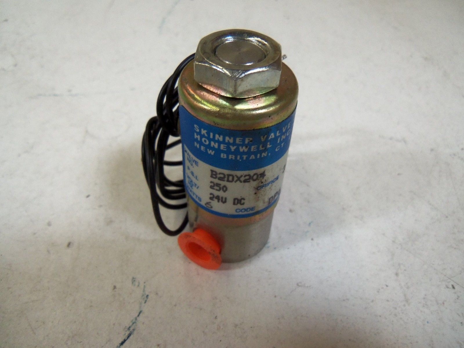 HONEYWELL SKINNER VALVE B2DX204DC2AC2 SOLENOID VALVE *NEW IN BOX*