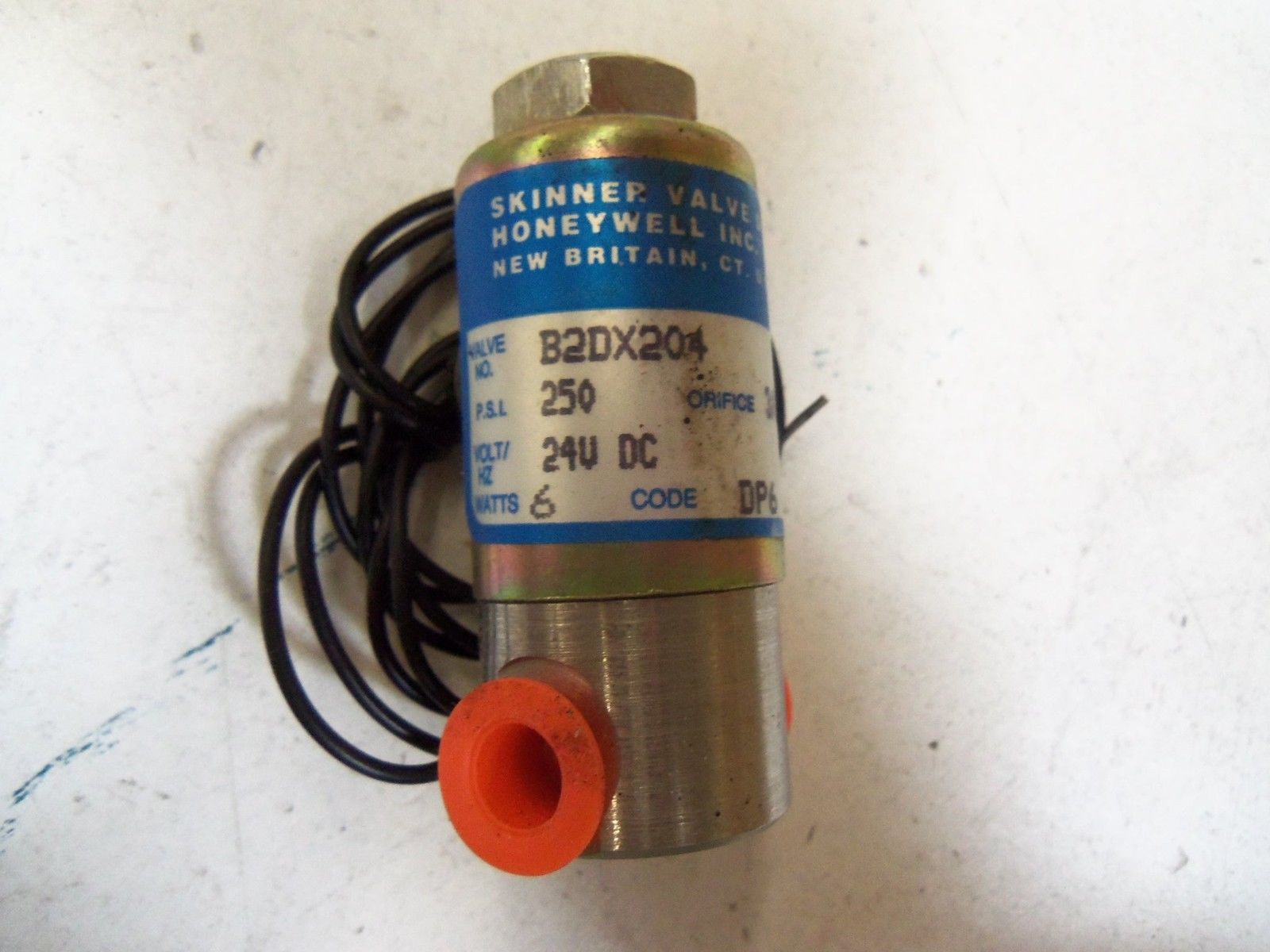 HONEYWELL SKINNER VALVE B2DX204DC2AC2 SOLENOID VALVE *NEW IN BOX*