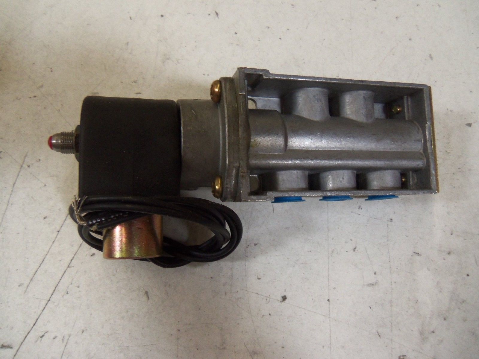 HONEYWELL SKINNER VALVE 73419AN2NN00N0C111P3 *NEW IN BOX*