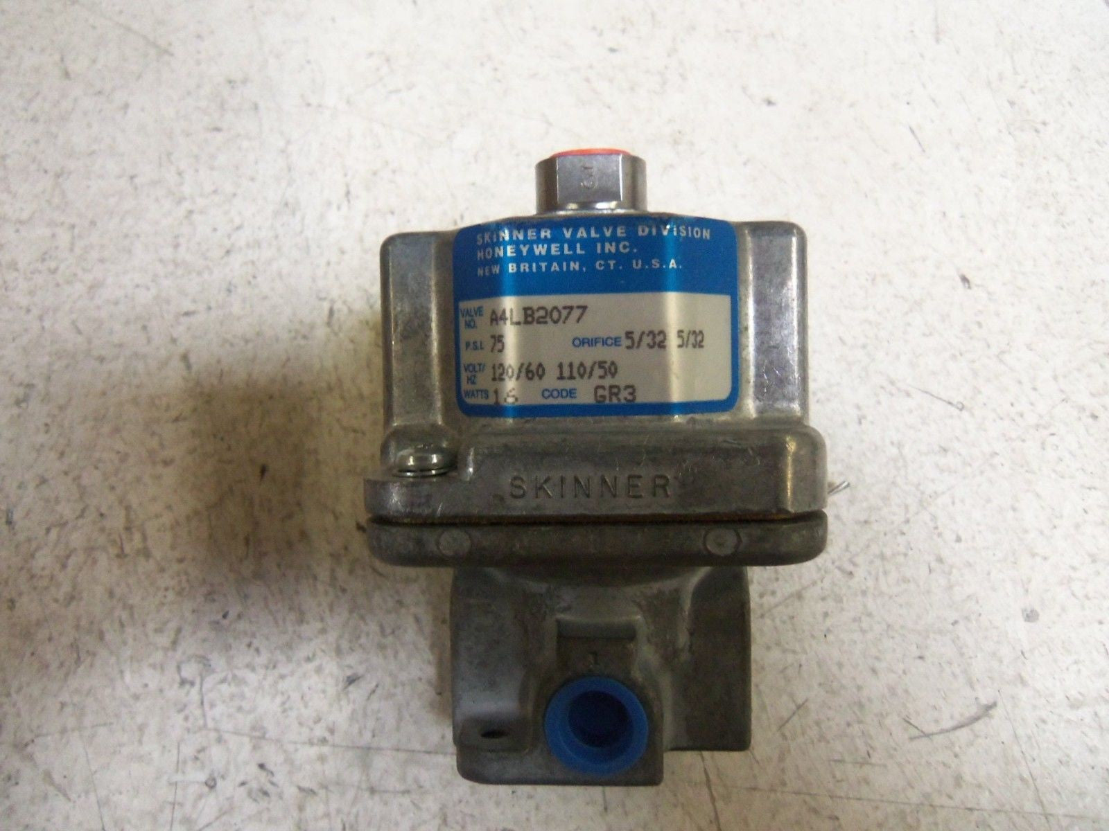 HONEYWELL SKINNNER VALVE A4LB2077 SOLENOID VALVE *NEW NO BOX*