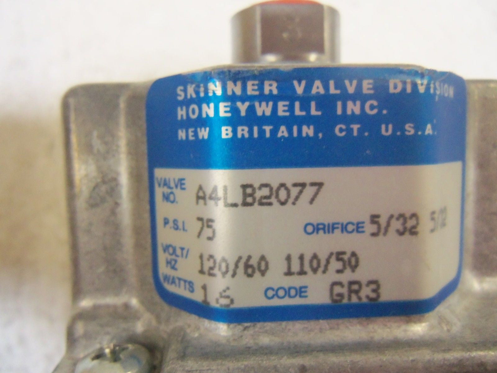 HONEYWELL SKINNNER VALVE A4LB2077 SOLENOID VALVE *NEW NO BOX*