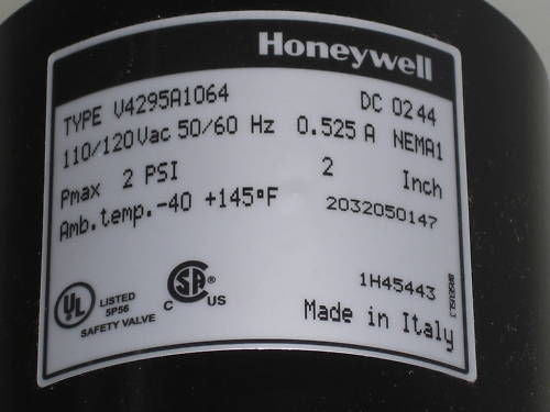 HONEYWELL SOLENOID GAS VALVES V4295A1064 *NEW IN BOX*