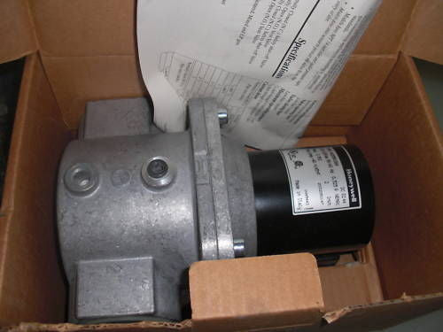 HONEYWELL SOLENOID GAS VALVES V4295A1064 *NEW IN BOX*