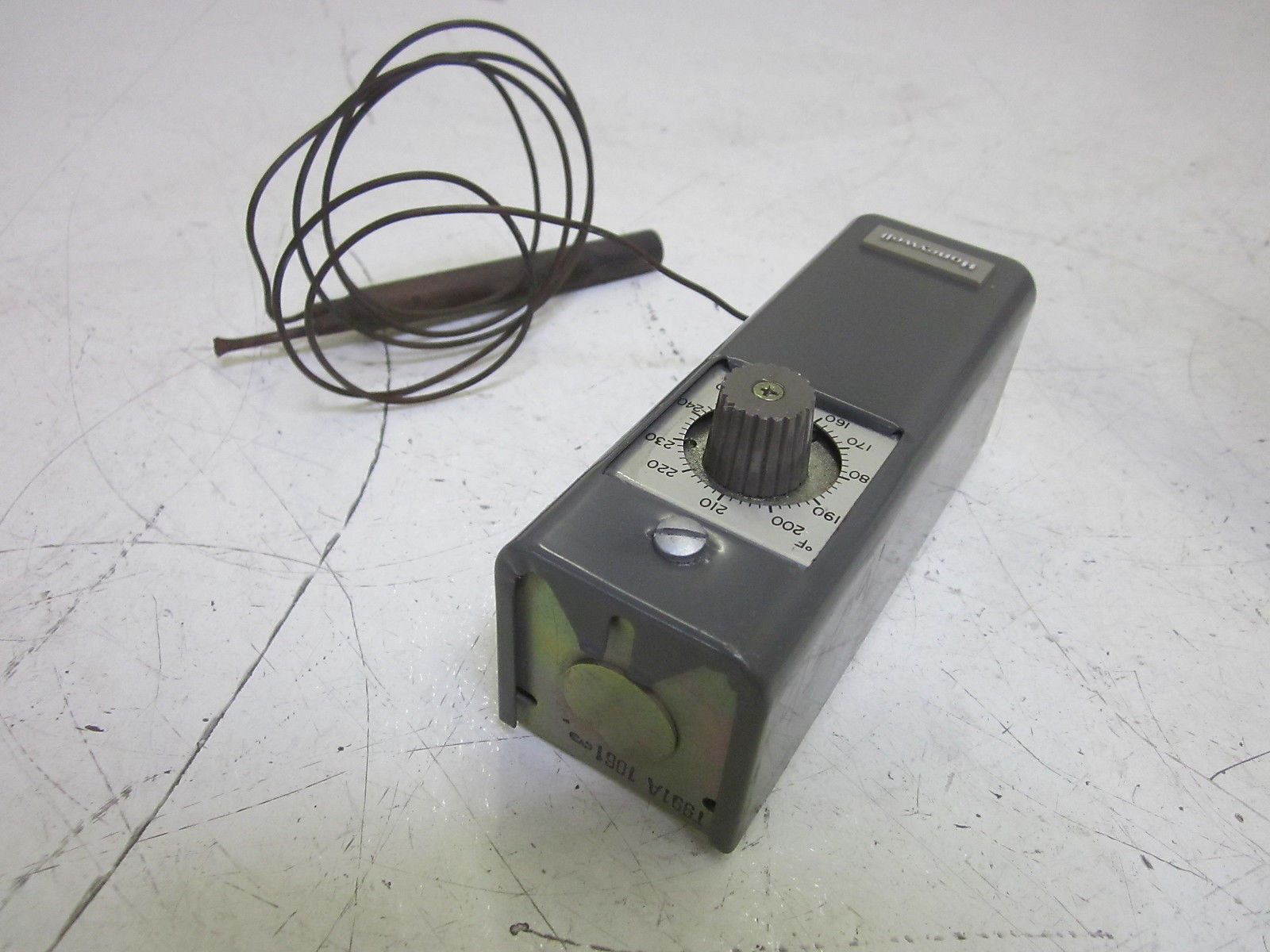 HONEYWELL T991A 1061 TEMPERATURE CONTROL *USED*