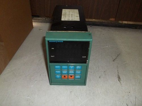 HONEYWELL UDC5000 ULTRA-PRO DC5067-0-0C02-330-00-0211 *USED*