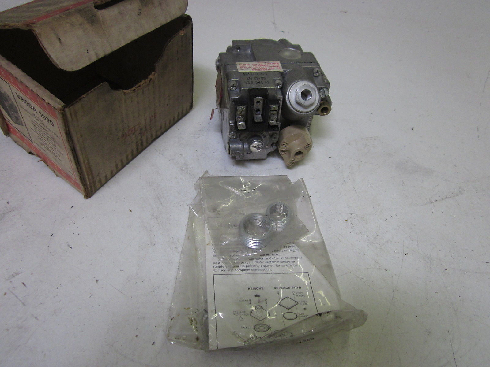 HONEYWELL V800A 1070 *NEW IN BOX*