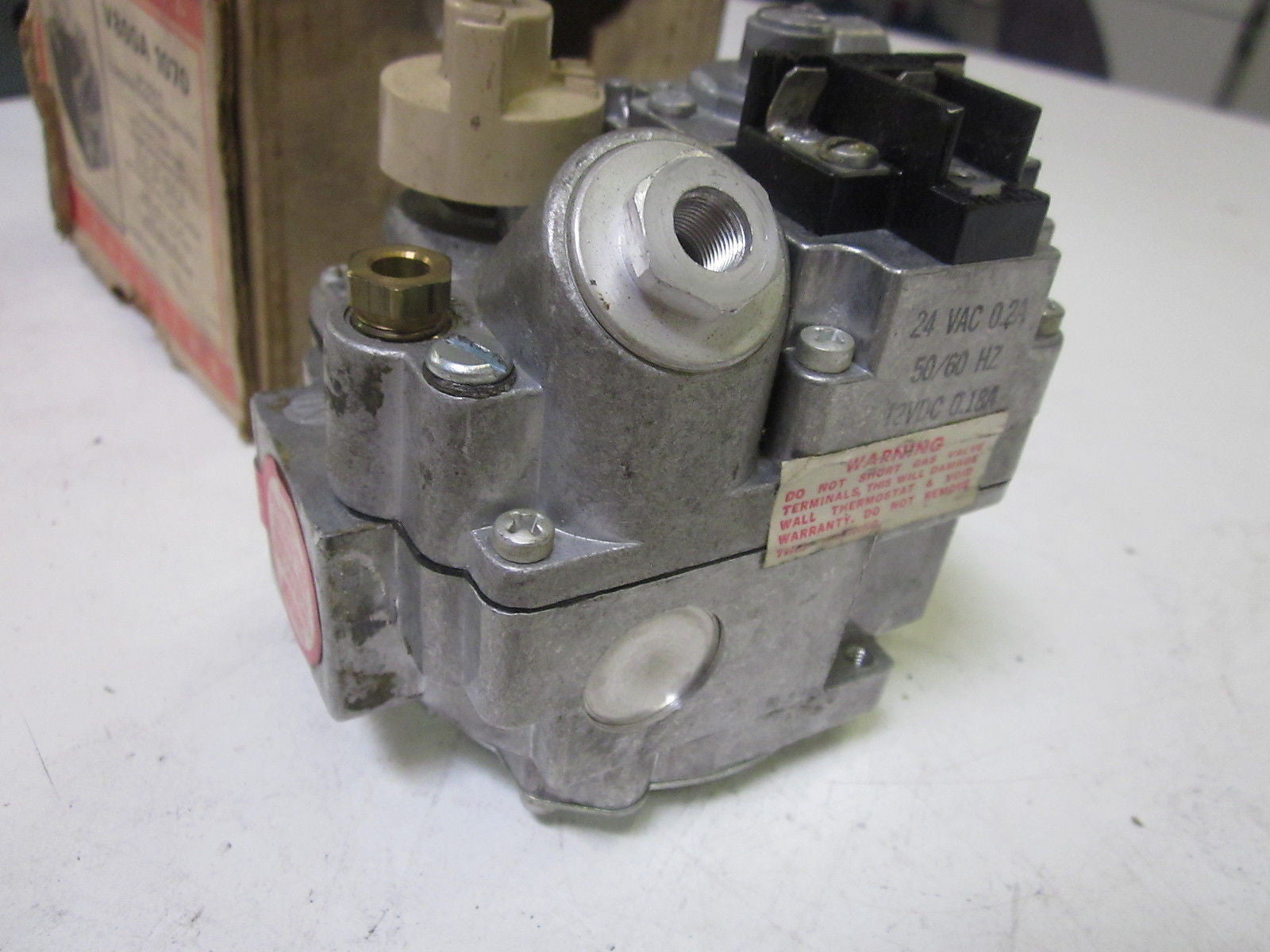HONEYWELL V800A 1070 *NEW IN BOX*