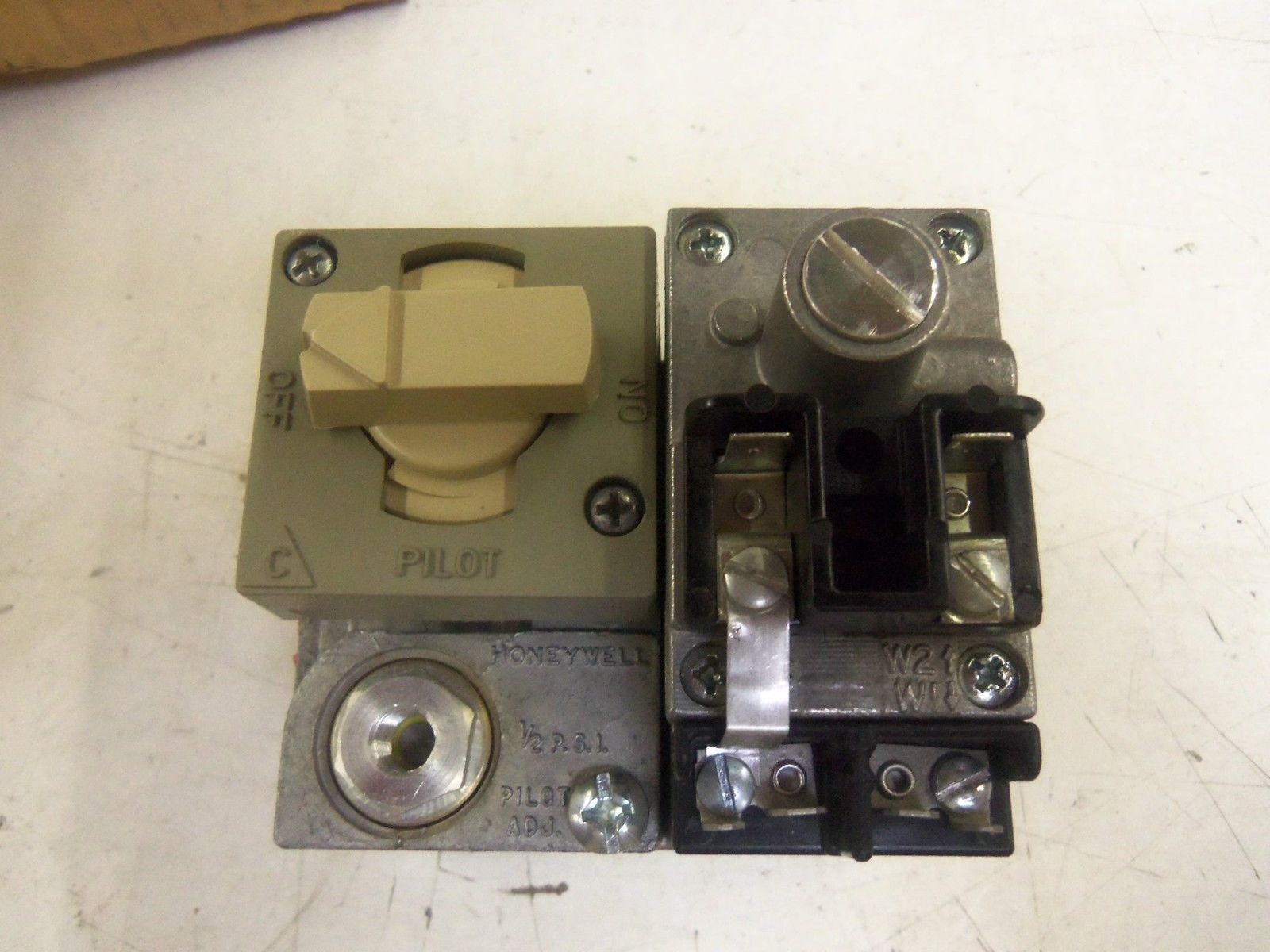 HONEYWELL V850A 1075 *NEW IN BOX*