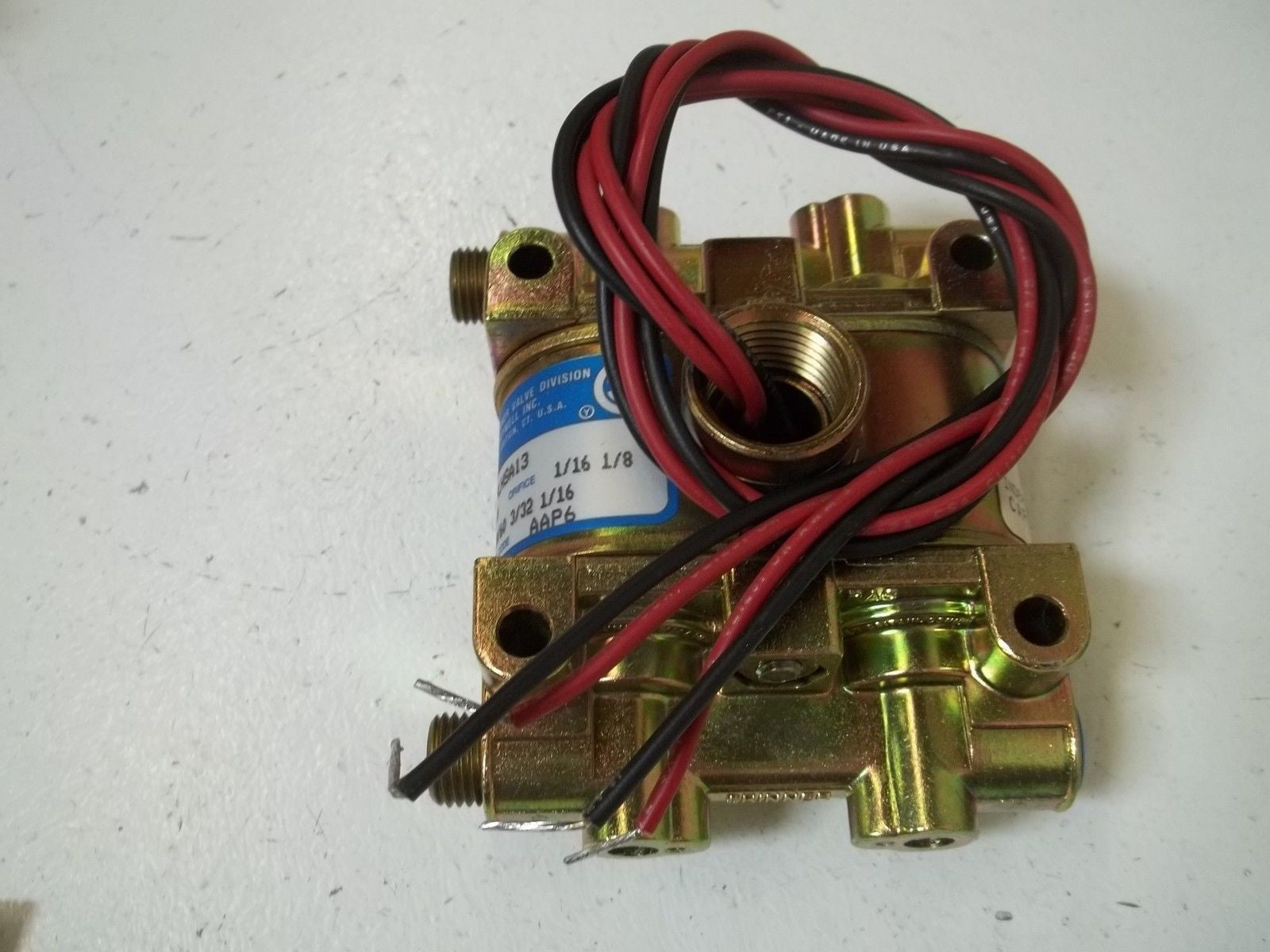 HONEYWELL V9LHSA13AB6A0Z SOLENOID VALVE *NEW IN BOX*