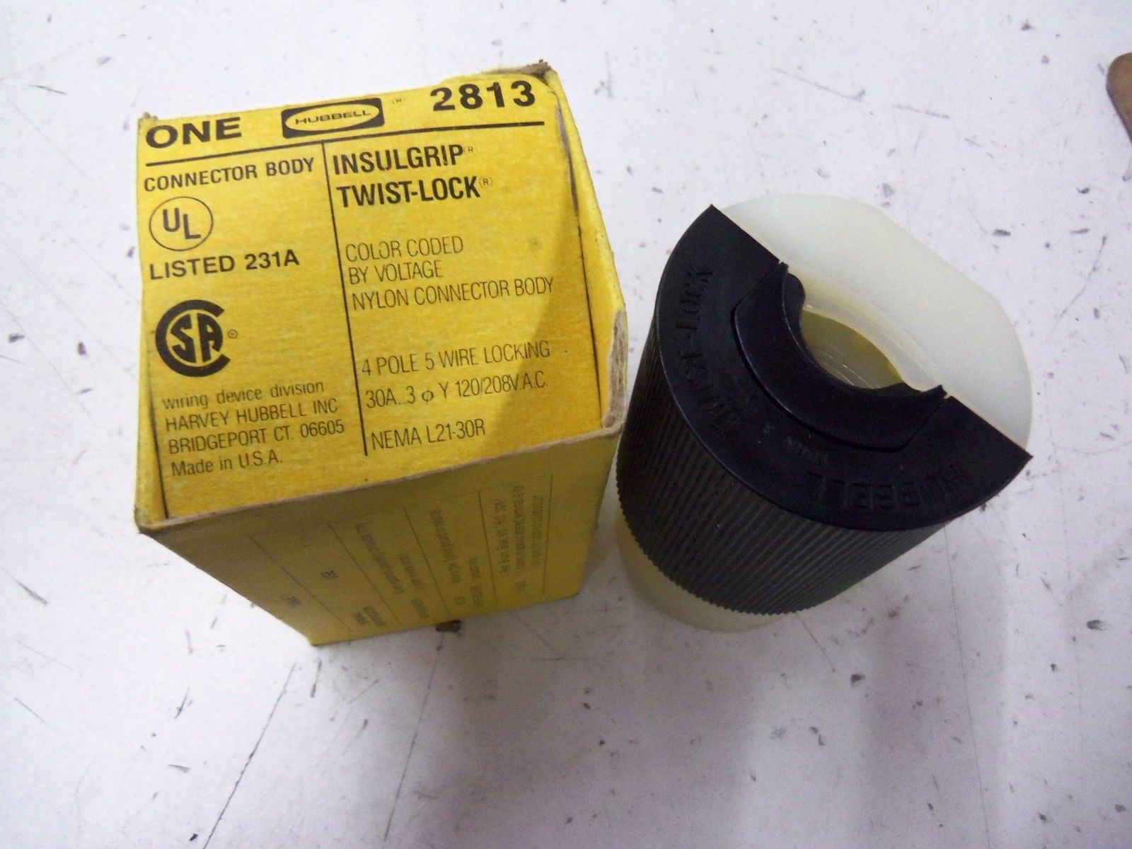 HUBBELL 2813 *NEW IN BOX*