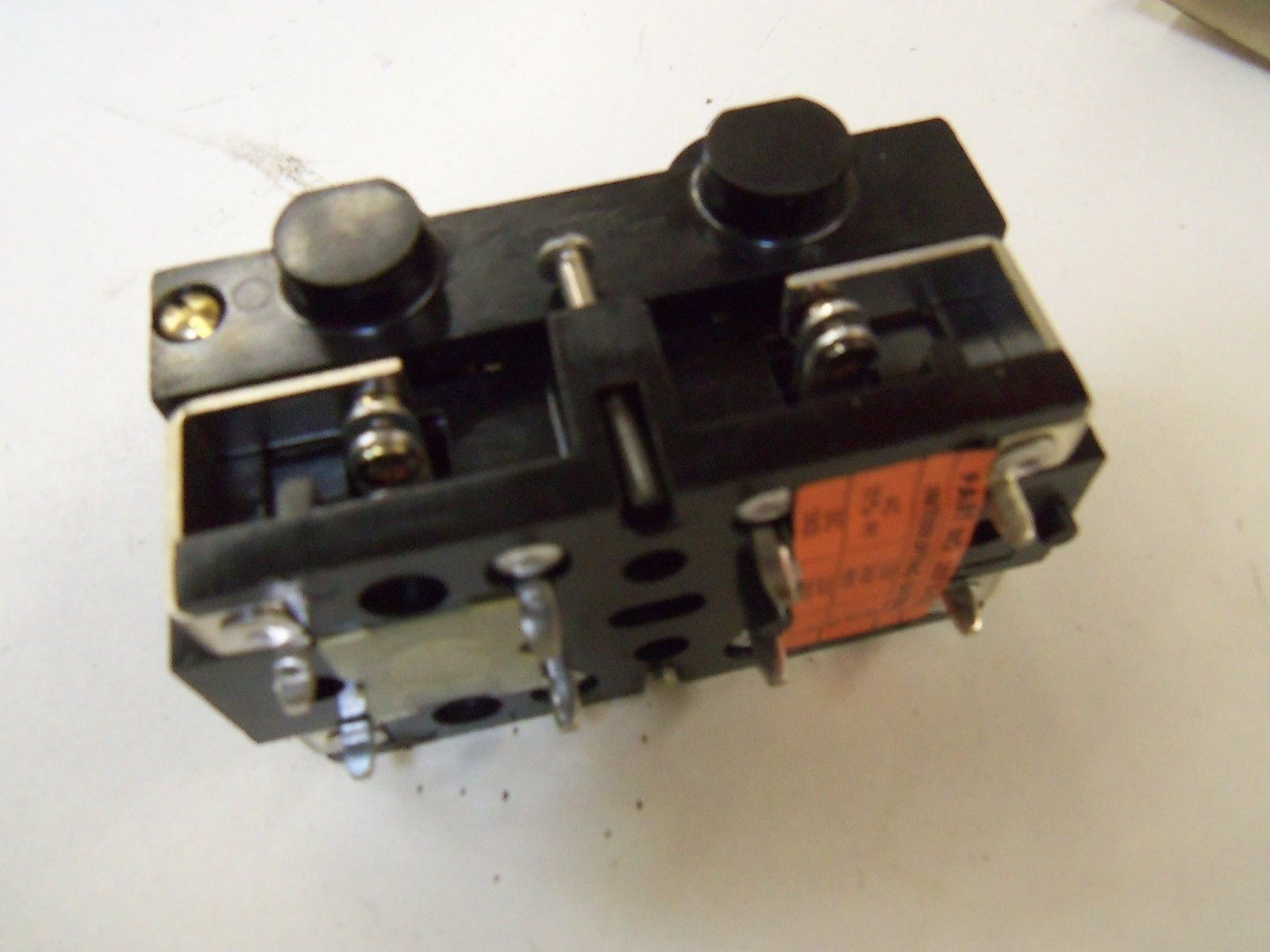 HUBBELL 28318-004 PUSH BUTTON INSERT *NEW IN BOX*