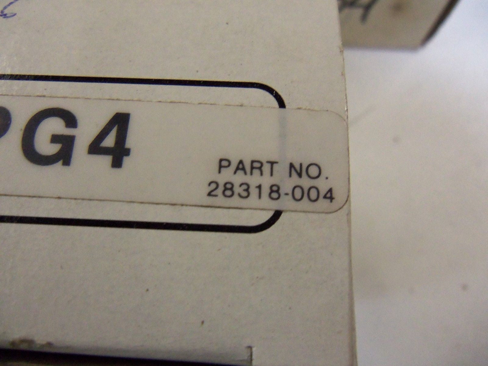 HUBBELL 28318-004 PUSH BUTTON INSERT *NEW IN BOX*