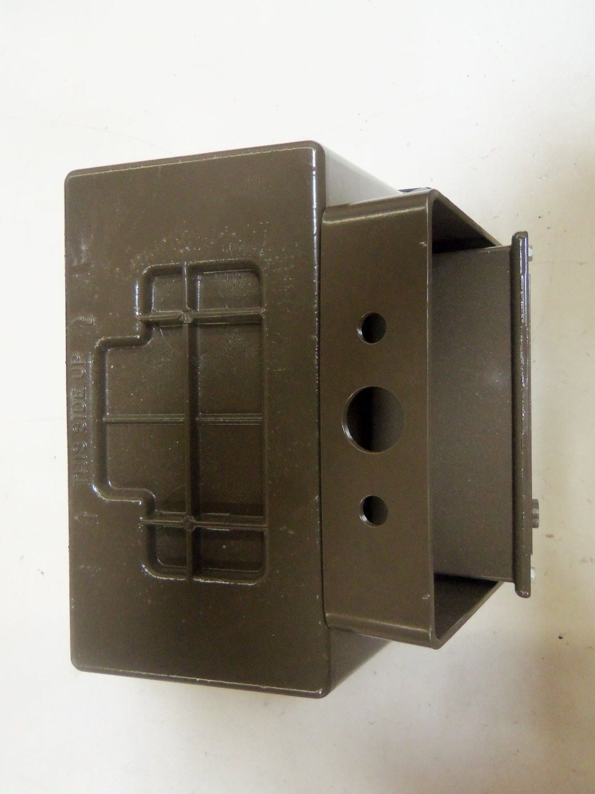 HUBBELL 2V677 *NEW IN BOX*