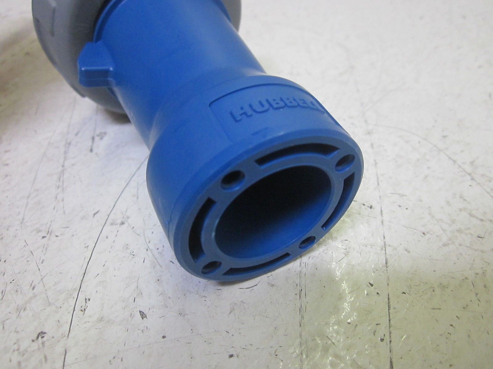 HUBBELL 320P6W PLUG 20A 250VAC *USED*