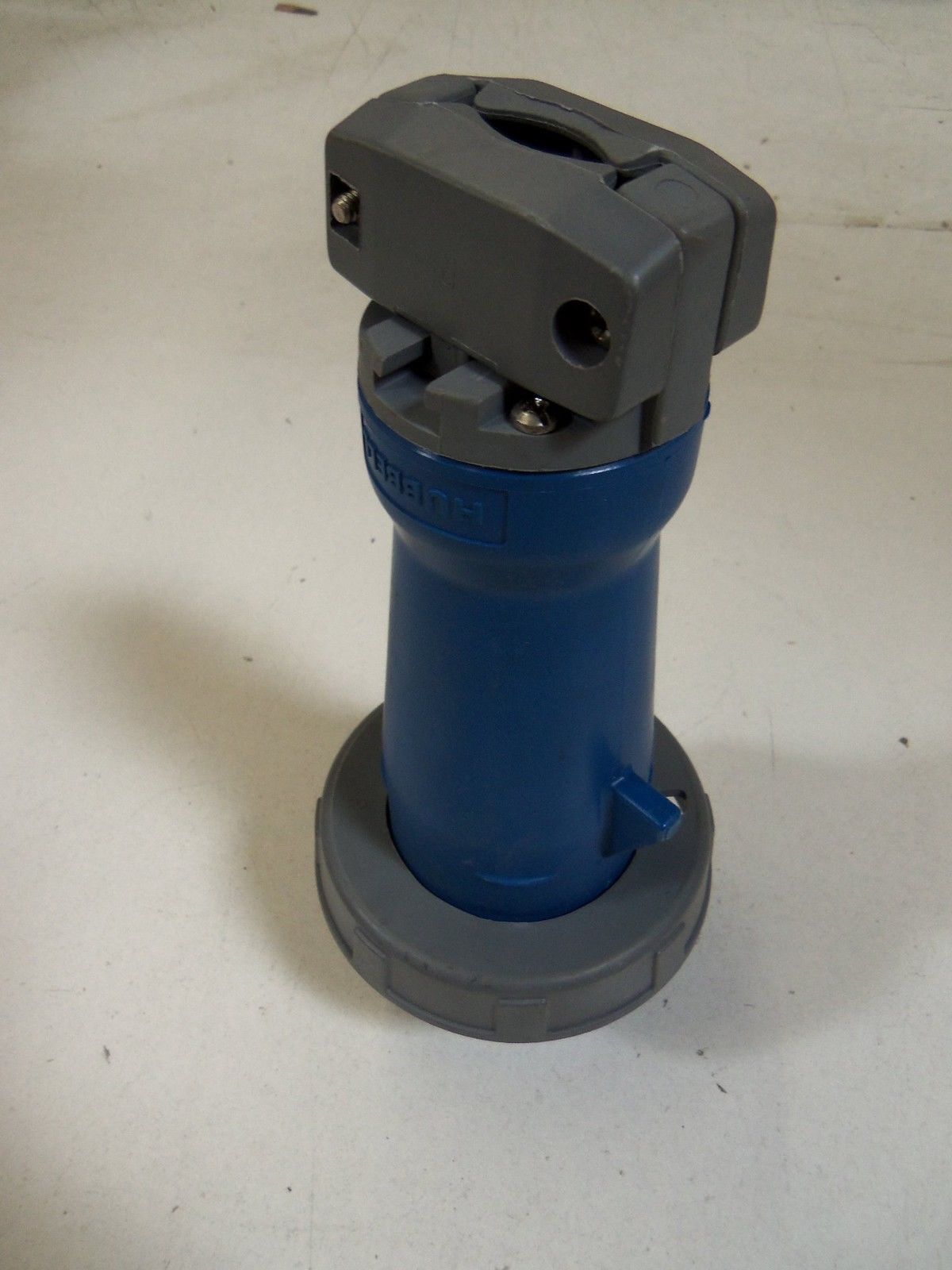 HUBBELL 363P6W PIN & SLEEVE  *USED*