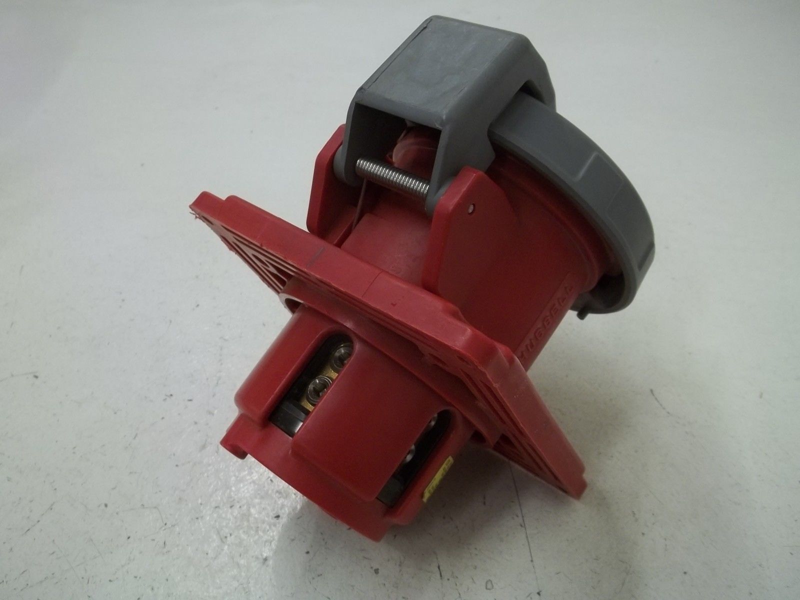 HUBBELL 5100R7W PIN & SLEEVE RECEPTACLE *USED*