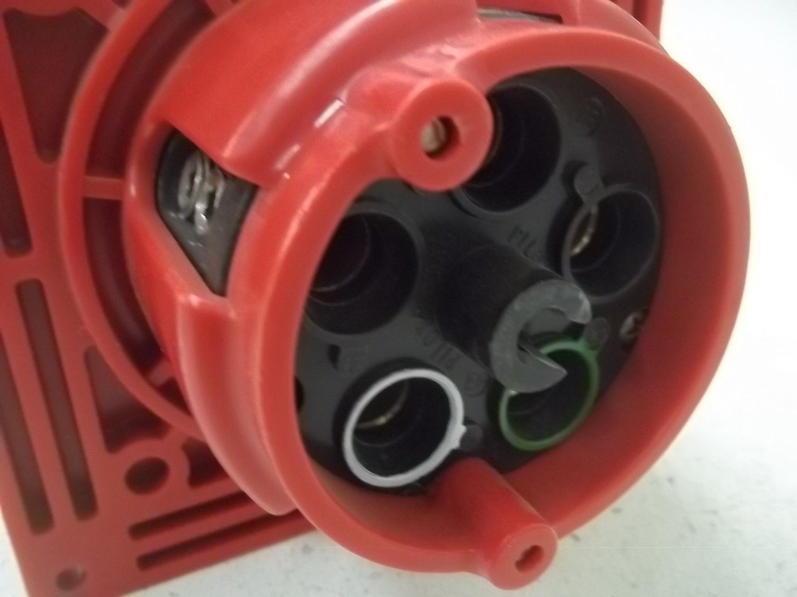 HUBBELL 5100R7W PIN & SLEEVE RECEPTACLE *USED*