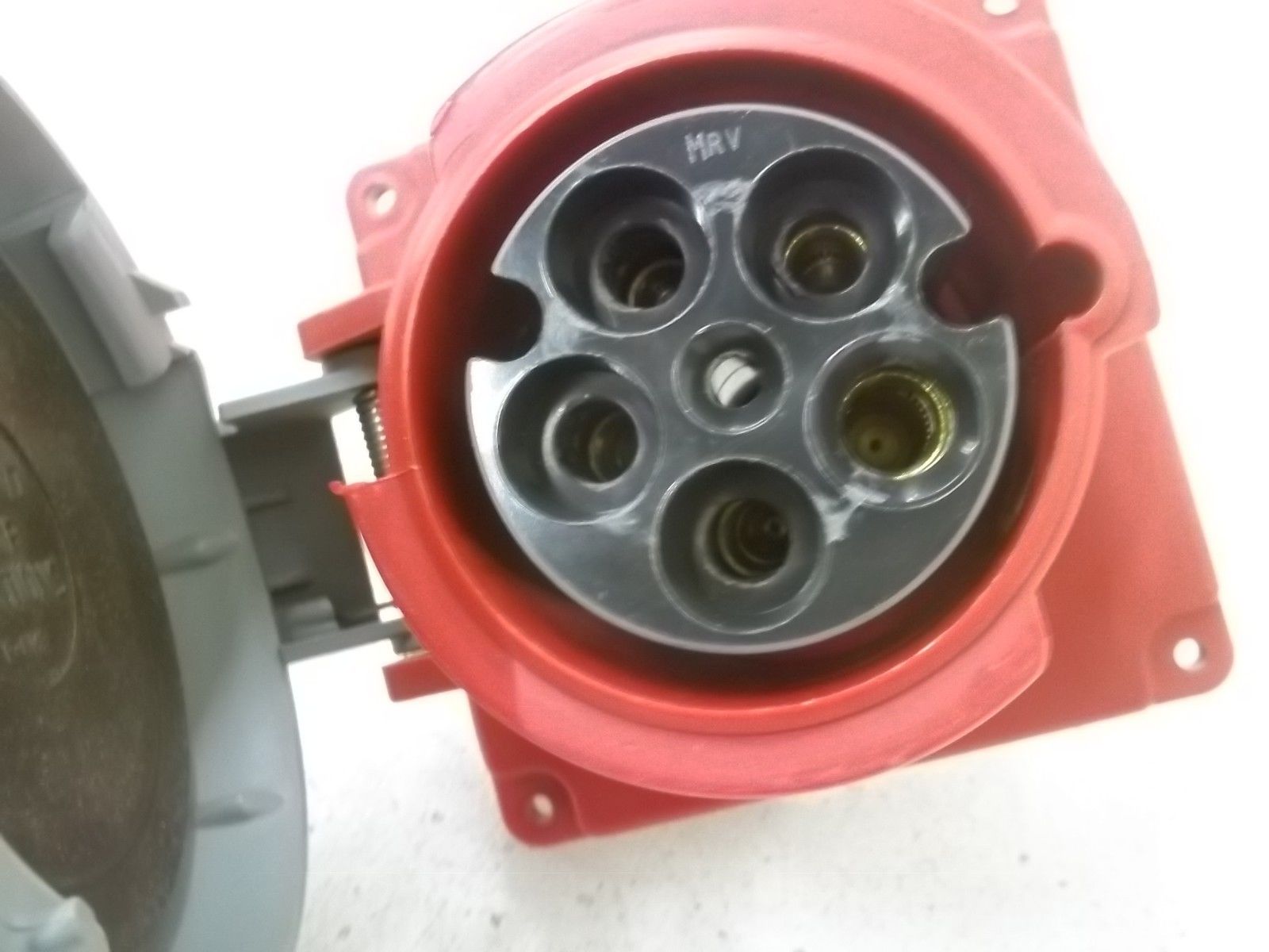 HUBBELL 5100R7W PIN & SLEEVE RECEPTACLE *USED*