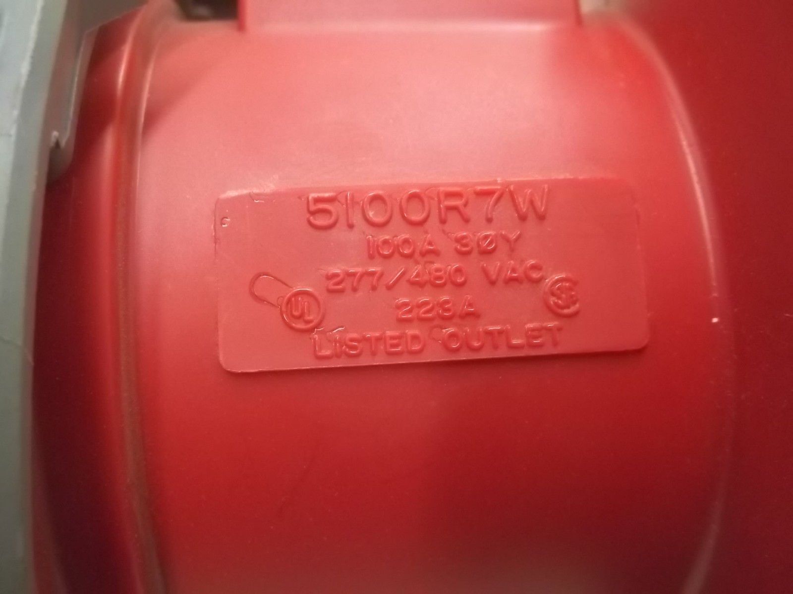 HUBBELL 5100R7W PIN & SLEEVE RECEPTACLE *USED*