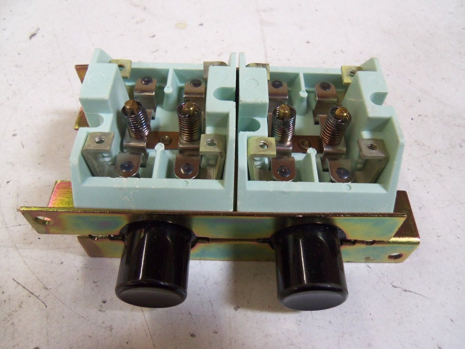 HUBBELL 54602-002 *NEW IN BOX*